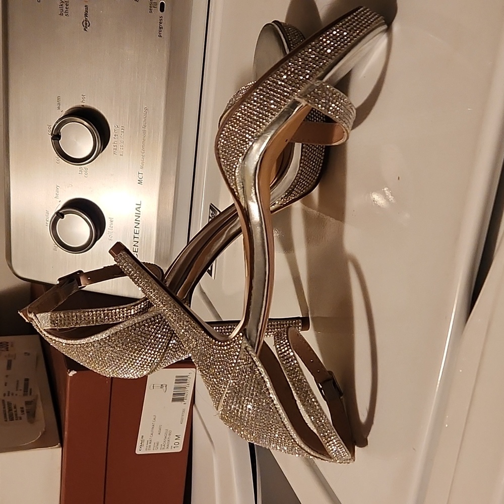 Heels - Picture 5 of 7